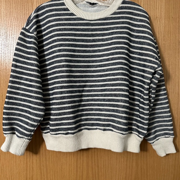 Zara - Women’s Striped Knit Sweater in Beige and Gray. - Picture 2 of 4